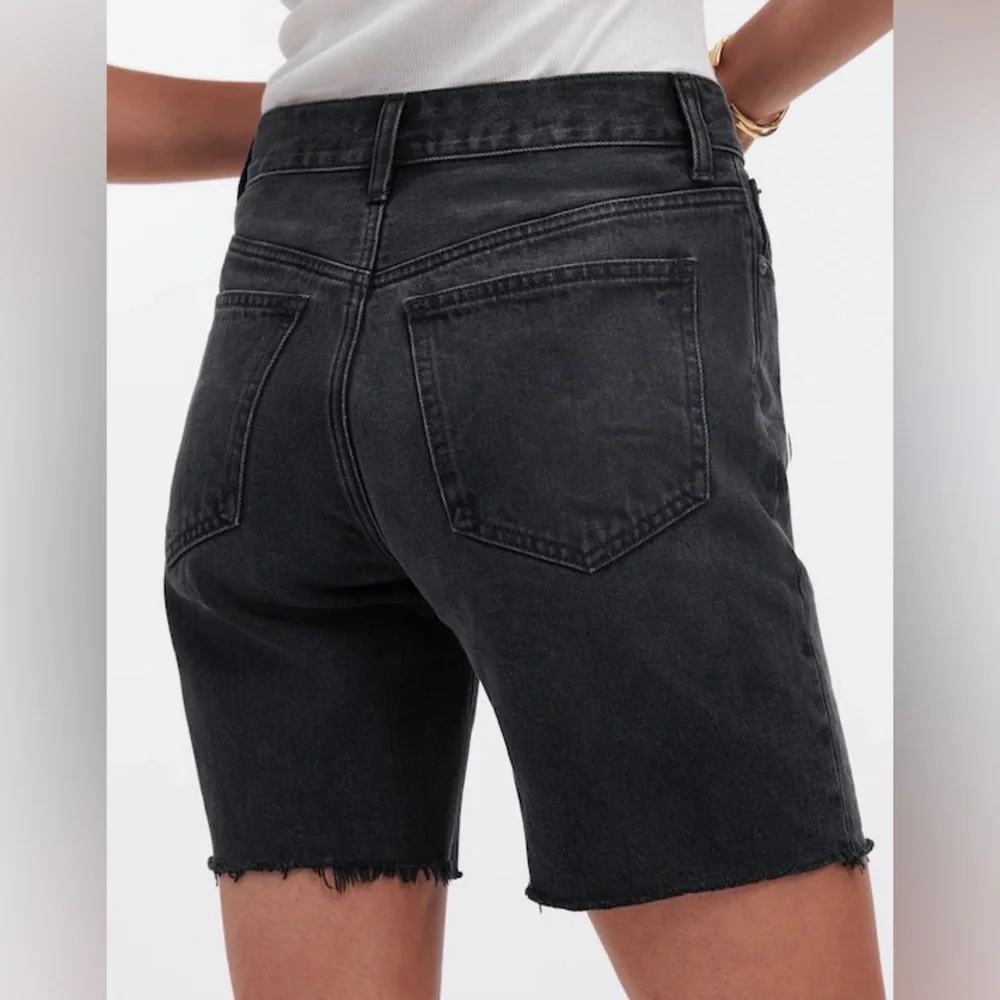 NWT Madewell Women's Black Long Denim Shorts in Kelm Wash - 25
